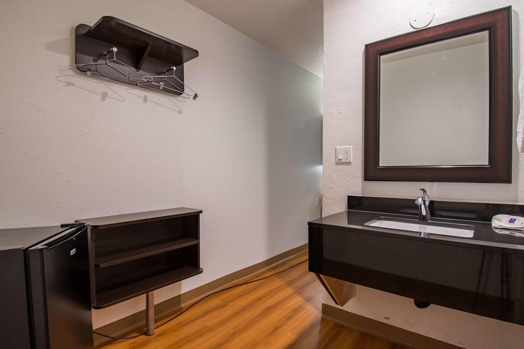 Motel 6-San Bernardino, Ca - Downtown Bagian luar foto