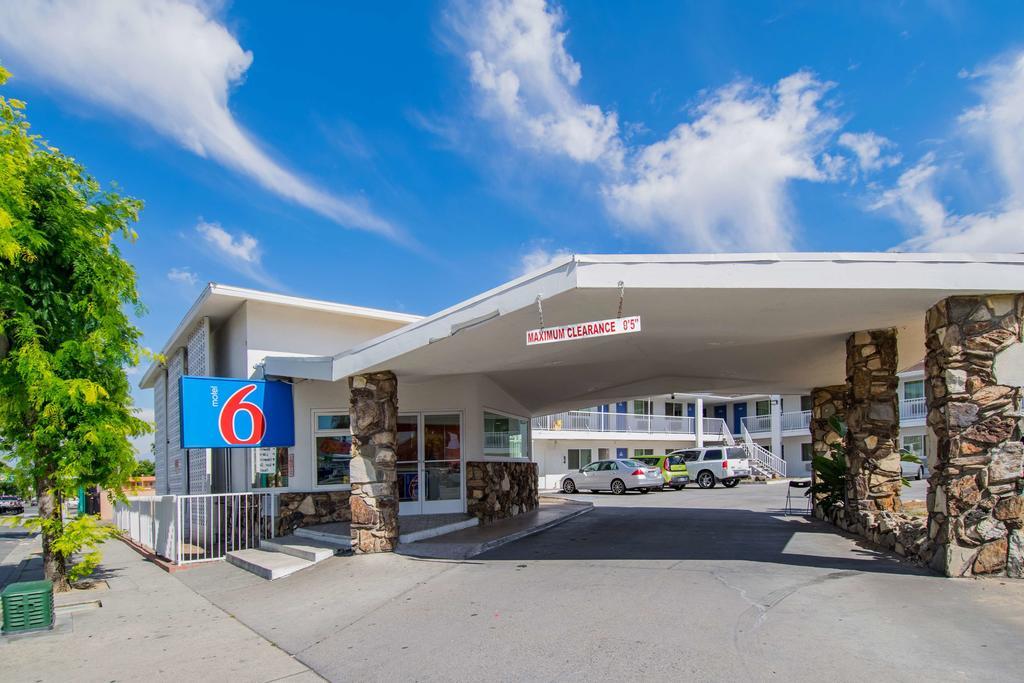 Motel 6-San Bernardino, Ca - Downtown Bagian luar foto