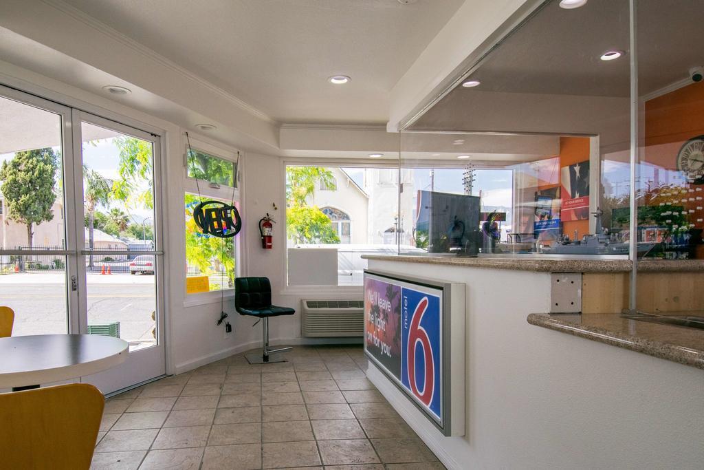 Motel 6-San Bernardino, Ca - Downtown Bagian luar foto