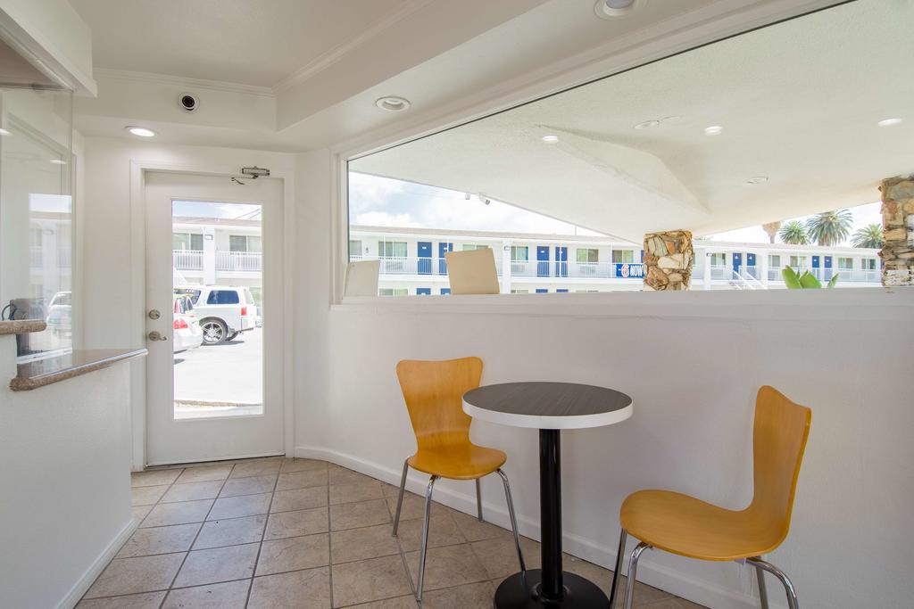 Motel 6-San Bernardino, Ca - Downtown Bagian luar foto