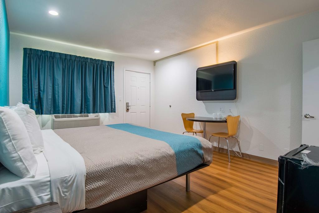 Motel 6-San Bernardino, Ca - Downtown Bagian luar foto