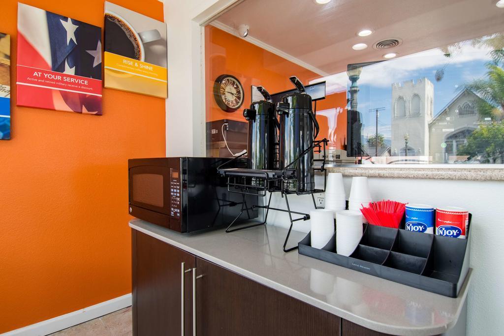 Motel 6-San Bernardino, Ca - Downtown Bagian luar foto