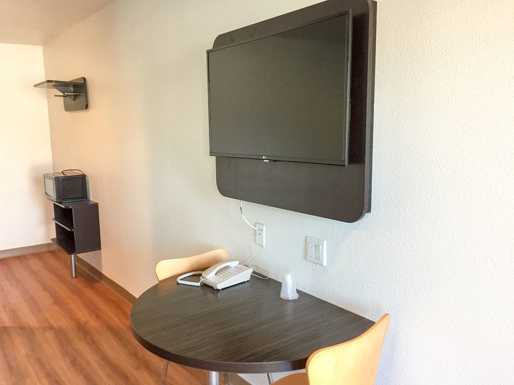 Motel 6-San Bernardino, Ca - Downtown Bagian luar foto